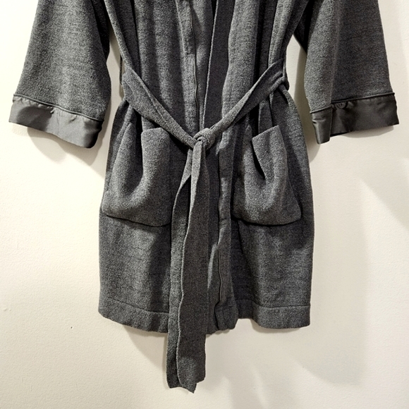 Barefoot Dreams - Cozychic Ultra Lite Luxury Spa Robe in Faded Black - Size M - Picture 7 of 9